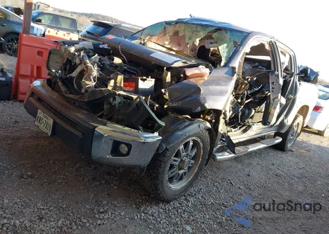 2017 Toyota Tundra Sr5 5.7L V8 z USA, uszkodzony, nr VIN 5TFEW5F11HX229081